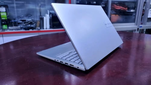 Asus​​ Vivobook X1504ZA/ Core i5-1235U 12CPUz/ 8G 256G / 15.6" FHD នៅស្អាត