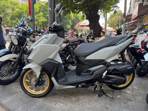 Click 024 160cc NCX ពណ៍សុីម៉ង់ ខ្ចីខ្លាំង