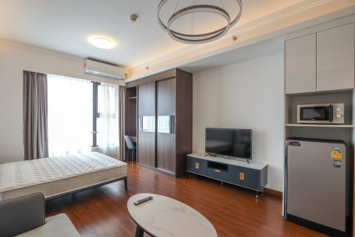 Condo with Swimming pool for rent in BKK area near BKK market