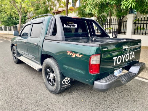 Hilux Tiger 2003 លេខដៃប៉ុង1 នៅសនុំអេមណាស់