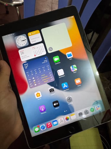 iPad Air 2 64GB Sim Wifi ឆ្នូតអេក្រង់តិចដូចរូប លក់60$