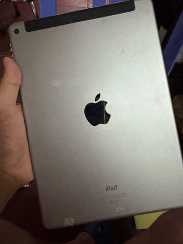 iPad Air 2 64GB Sim Wifi ឆ្នូតអេក្រង់តិចដូចរូប​ លក់60$