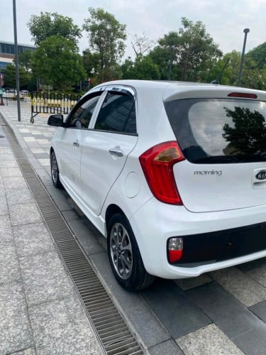 Kia morning ឆ្នាំ2012 f sport បើកដំបូល