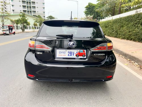 Lexus CT 200h 2011 F-Sport ខ្មៅ