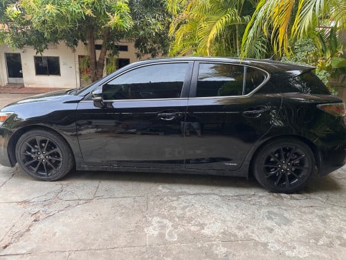 Lexus CT200h