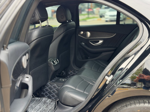MERCEDESBENZC300_2015AMG_LINE