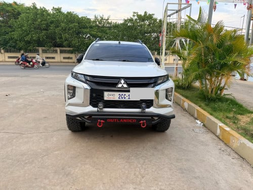 Mitsubishi triton 2023 full option ឡានថ្មីក្រុមហ៊ុន