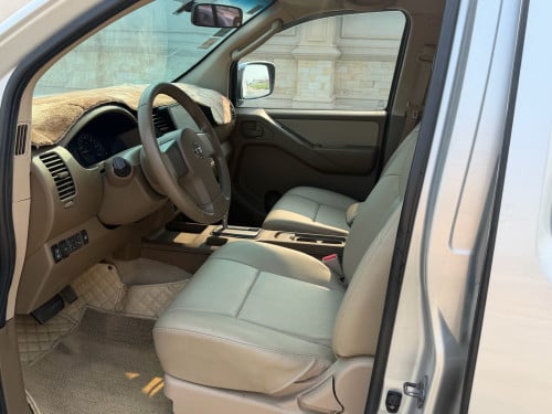 Nissan Navara ឆ្នាំ011 ម៉ាស៊ូត អូតូ ប៉ុង2 ប្រភេទ ក្រុមហ៊ុន ឆ្វេងស្រុីន