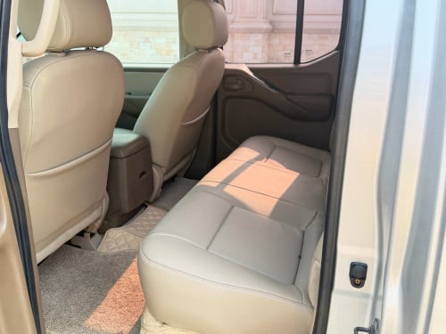 Nissan Navara ឆ្នាំ011 ម៉ាស៊ូត អូតូ ប៉ុង2 ប្រភេទ ក្រុមហ៊ុន ឆ្វេងស្រុីន