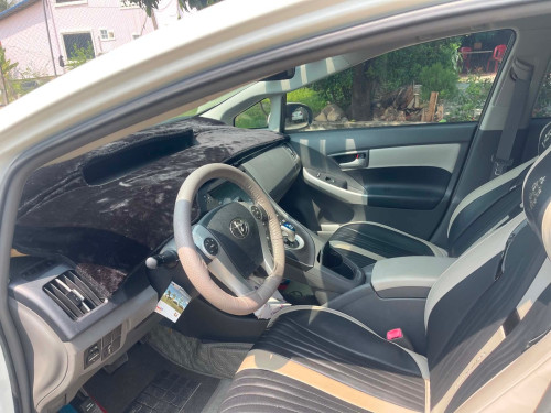 Prius options 3 ឡានអ្នកប្រើផ្ទាល់ ចង់លក់
