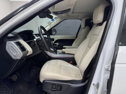 Range Rover Sports Full Option V6 2018 ទើបប្រើបានជាង 50000Km ធានាឡានស្អាតមិនធ្លាប់មានប្រវត្តិបុក