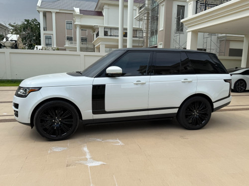 Range Rover Voque HSE 2014 Full Option ធានាឡានស្អាតទឹកថ្នាំនៅស្សុីន ទើបតែបានជាង 70000Km ប៉ុណ្ណោះ