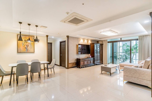 Spacious 3 Bedrooms Condo for RENT in DE Castle BKK1 with Gym and Pool