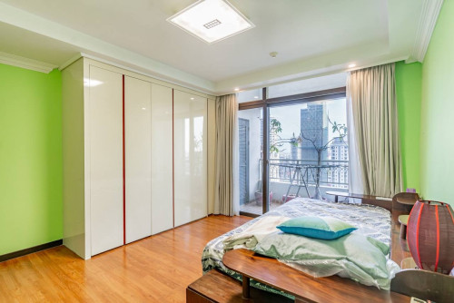 Spacious 3 Bedrooms Condo for RENT in DE Castle BKK1 with Gym and Pool