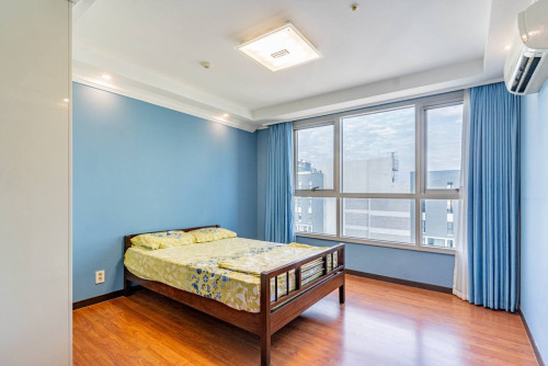 Spacious 3 Bedrooms Condo for RENT in DE Castle BKK1 with Gym and Pool