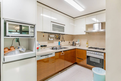 Spacious 3 Bedrooms Condo for RENT in DE Castle BKK1 with Gym and Pool