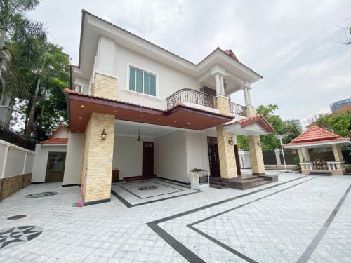 Spacious Villa for Rent in Borey Bassac Garden