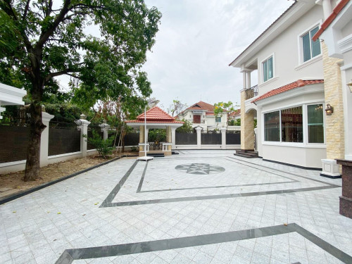 Spacious Villa for Rent in Borey Bassac Garden