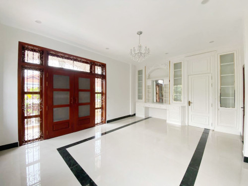 Spacious Villa for Rent in Borey Bassac Garden