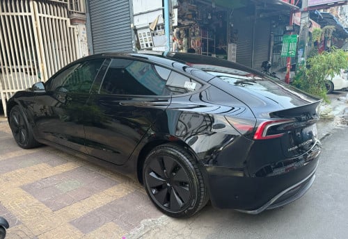 Tesla Model 3 (2025)