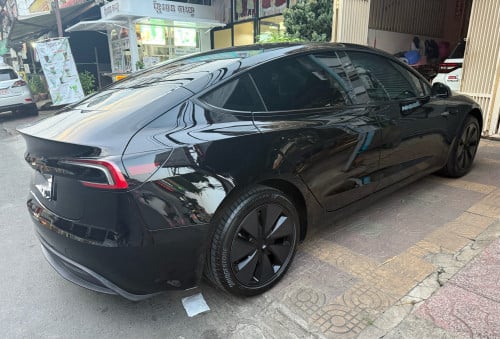 Tesla Model 3 (2025)