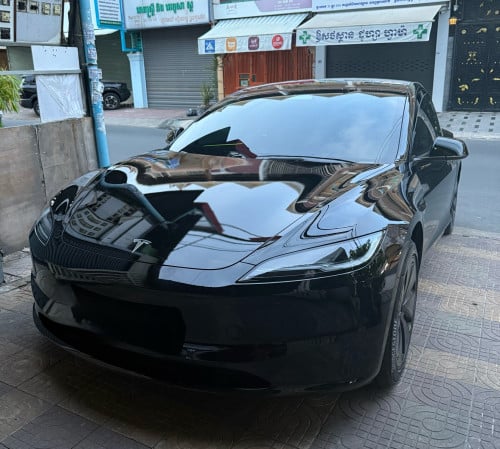 Tesla Model 3 (2025)