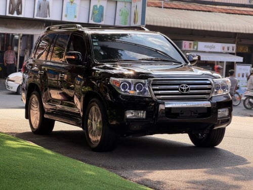Toyota Land Cruiser 2010 V6 សាំង Full option