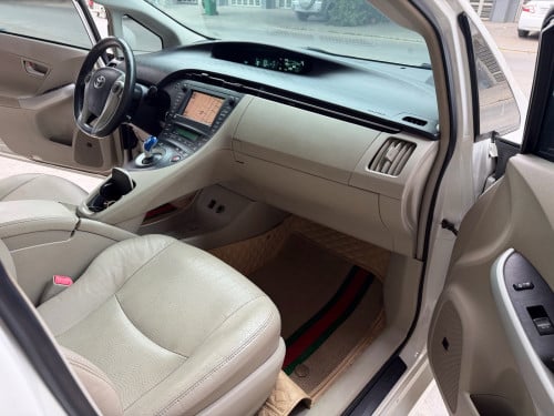 Toyota Prius 2010 option 4 អាគុយតែម 3