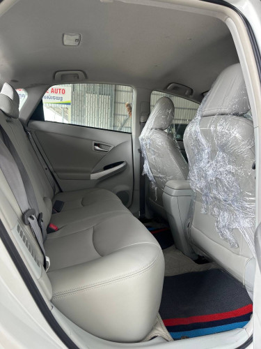 Toyota Prius 2012 option 4