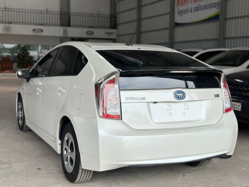 Toyota Prius 2012 option 4
