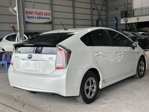 Toyota Prius 2012 option 4