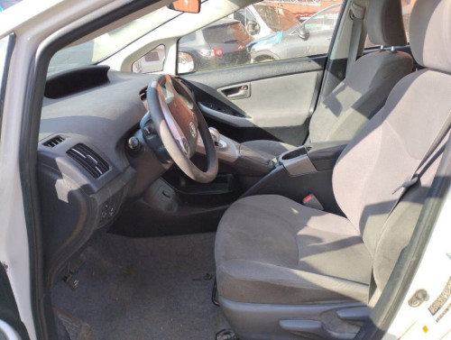 Toyota Prius 2015 អត់ច្រេស ឃ្មុំស៊ីន