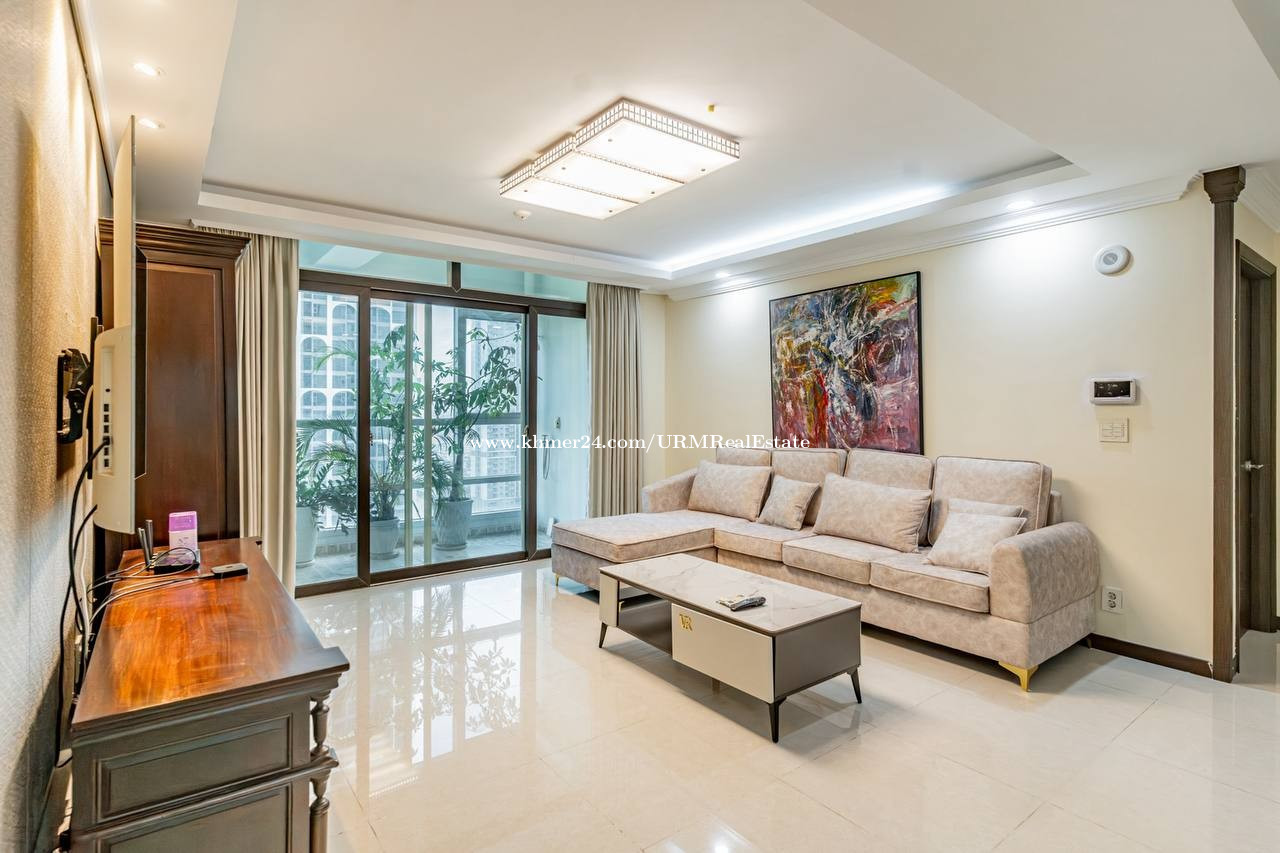 Spacious 3 Bedrooms Condo for RENT in DE Castle BKK1 with Gym and Pool