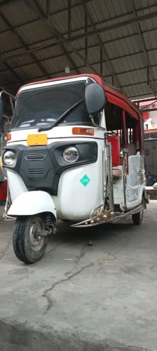 ខ្ញីបាទចង់លុក កង់បីមួយ