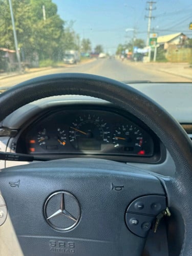 ឡានប្រេីផ្ទាល់