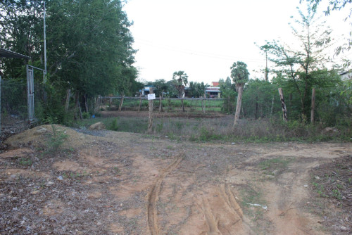 ដីលក់