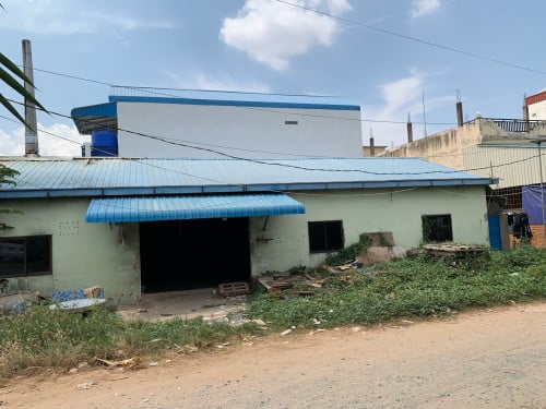 ផ្ទះ​ ឃ្លាំងជួល  ឈូកវ៉ា​ ២​(ពីមុនគេជួលធ្វេីសិប្បកម្ម​ បាយក្តាំង)