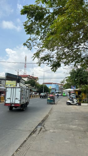ផ្ទះលក់ក្បែរស្តុបកាំកូសុីតធី ផ្ទះកែងចំណតឡានទូលាយ