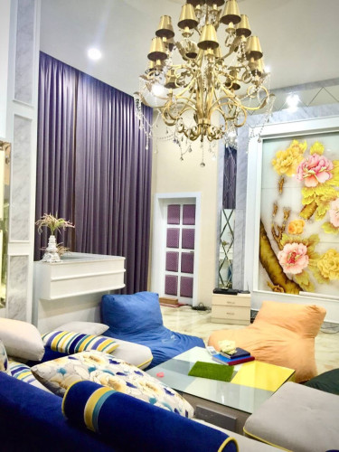 ផ្ទះអាជីវកម្មកែងស្ថិតលើផ្លូវធំលក់បន្ទាន់ នៅទួលគោក