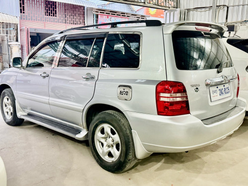 ឡានលក់ឆ្នាំ02 ម៉ាស៊ីន4 ប៉ុង1 មានហ្វាំ្រងABS និង VSCជាប្រពន័ទុបលំនឹងនៃឡាន ពណ៌ប្រាក់