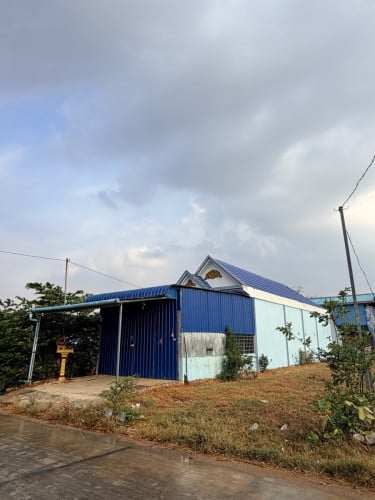 លក់បន្ទាន់ ចរចារបាន នៅក្លោងទ្វារចូលវត្តចំប៉ាចារ ផ្លូវជាតិលេខ3
