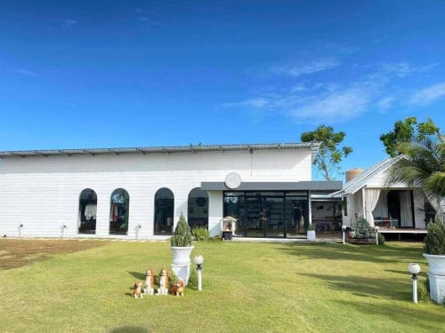 ផ្ទះលំហែ 40*30 មានរបងស្រាប់នៅលើផ្លូវវិមានឈ្នះៗ
