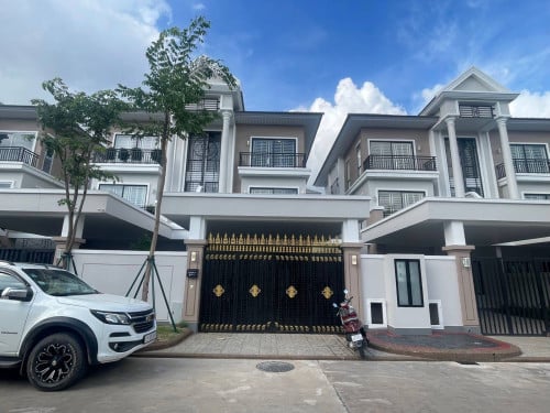 វីឡាភ្លោះ(B)សម្រាប់លក់🏡 #ផ្ទះដេគ័រ