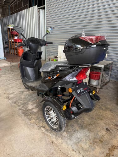 ម៉ូតូកង់បីថ្មី EV motorcycle សាកថ្ម សន្សំសំចៃបានខ្ពស់