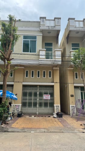ផ្ទះល្វែងជួល ទីតាំងល្អ តម្លៃល្អ flat for rent ( English Below)