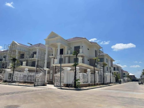 វីឡាព្រីកែងសួនសម្រាប់លក់/ Prince villa sale