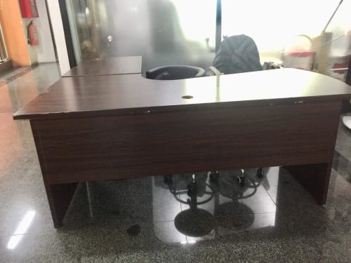 តុសំរាប់ Receptionist លក់ $35.00