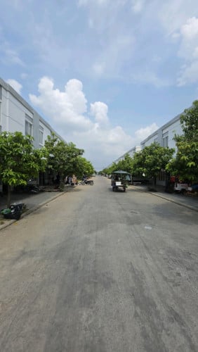 📢 បុរីពិភពថ្មីកំបូល៣ (សល់ដីក្រោយផ្ទះ 8m) - ផ្ទះលក់បន្ទាន់​​ (ម្ចាស់ផ្ទាល់)