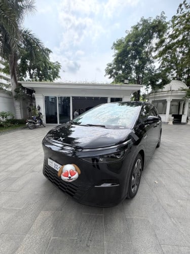 ឡានលក់ (Xpeng X9)
