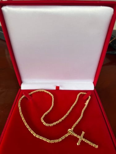 18 karat gold chain with a cross / 750 gold fineness